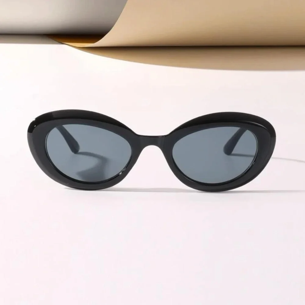 New Womans Street Photography Black Grey UVA UVB Small Frame Classic Sunglasses
